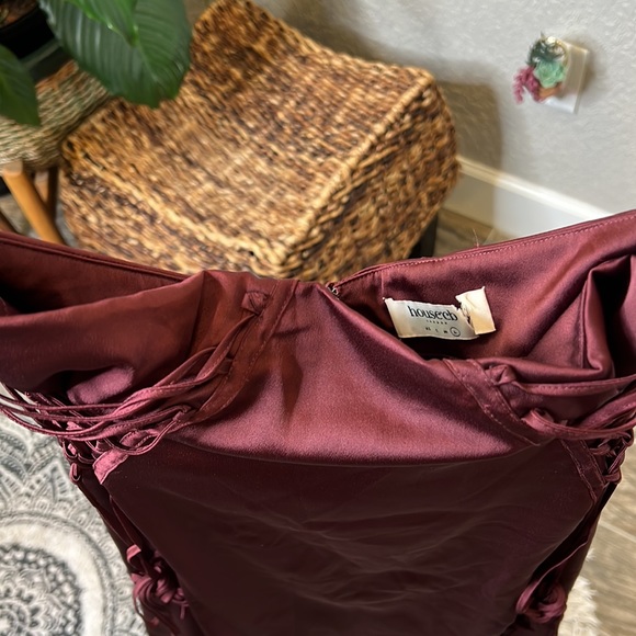 House of CB ‘Sidonie’ Wine Satin Lace Up Skirt NWOT - Picture 8 of 9